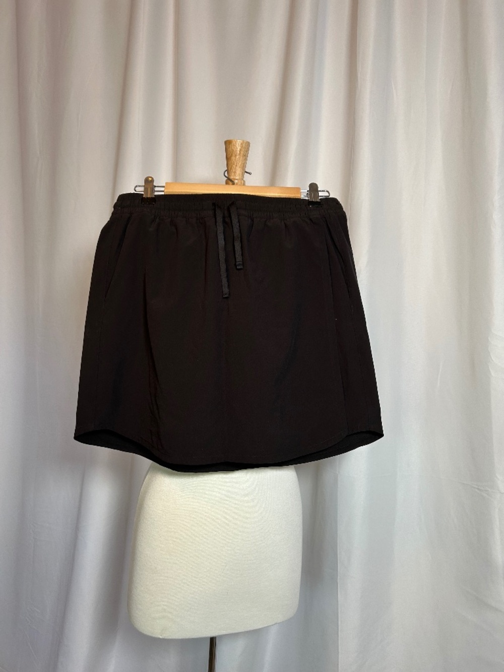 WOMEN'S BLACK PATAGONIA SKORT - SIZE MEDIUM